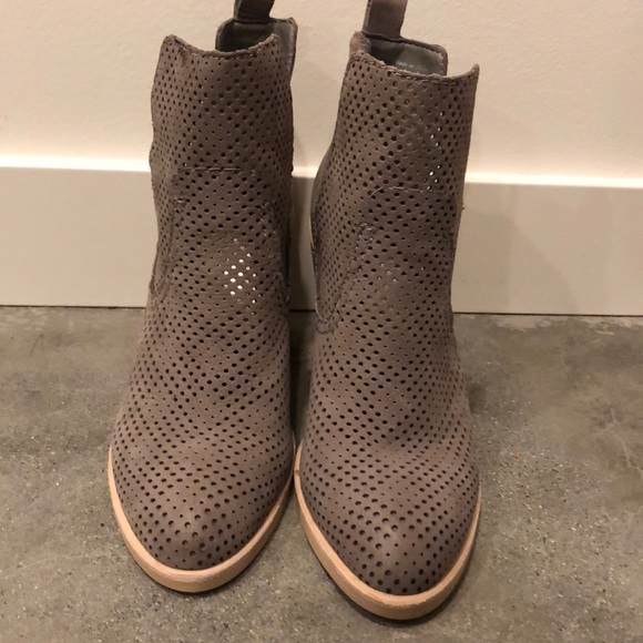 dolce vita women's shay ankle boot